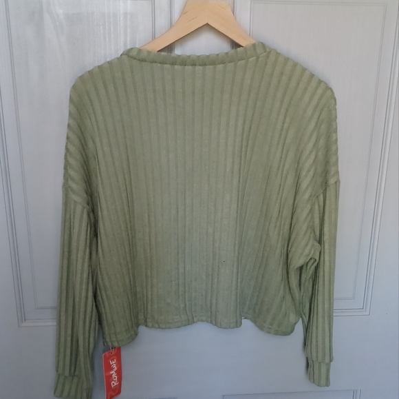 Sweaters - Picture 3 of 3